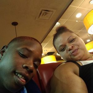 Meet your Posher, Gloria